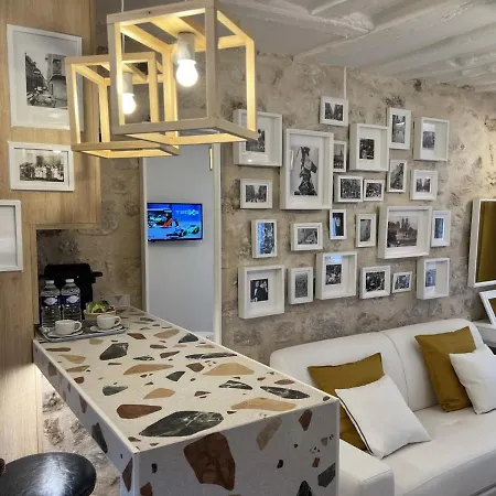 Apartment & Canal - *