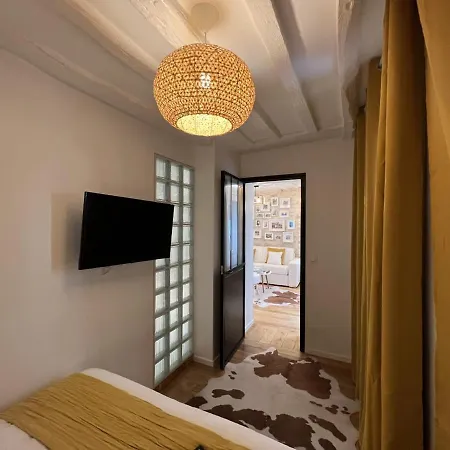 Apartment & Canal - *