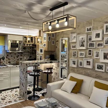 Apartment & Canal -