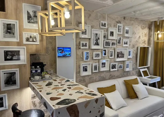 Apartman & Canal - *