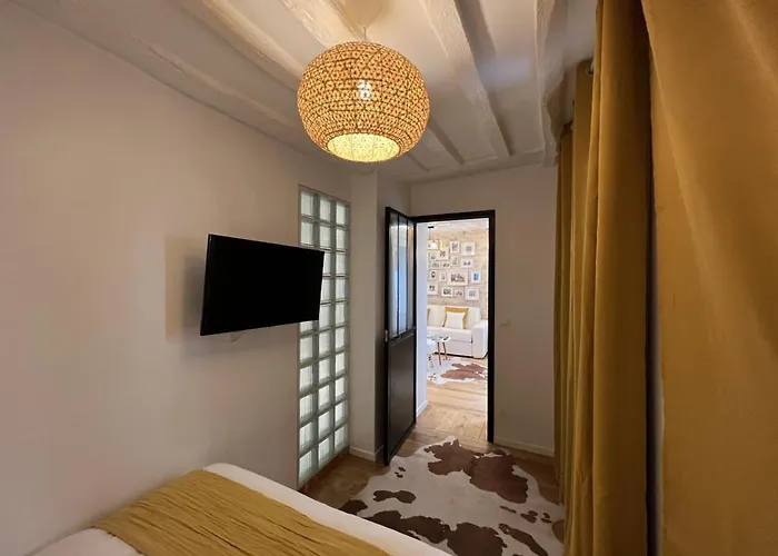 Apartman & Canal - *