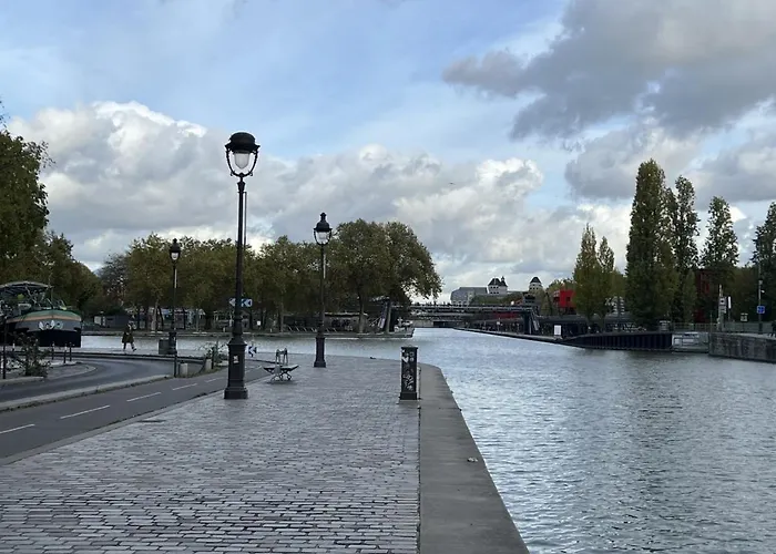 & Canal - * Paris